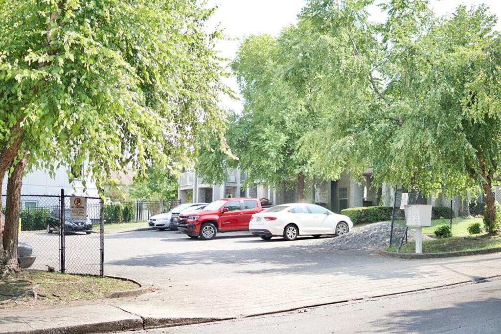 Lovely 2-Bedroom Condo W/Balcony And Free Parking Nashville Exterior foto